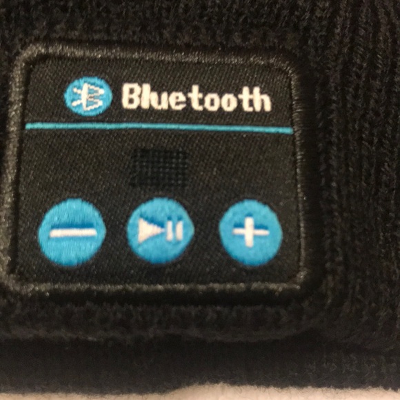 Wireless Bluetooth beanie - Picture 2 of 5